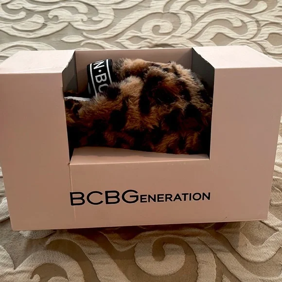 NEW BCBG Generation Faux Fur Cheetah slippers/slides - Picture 2 of 3